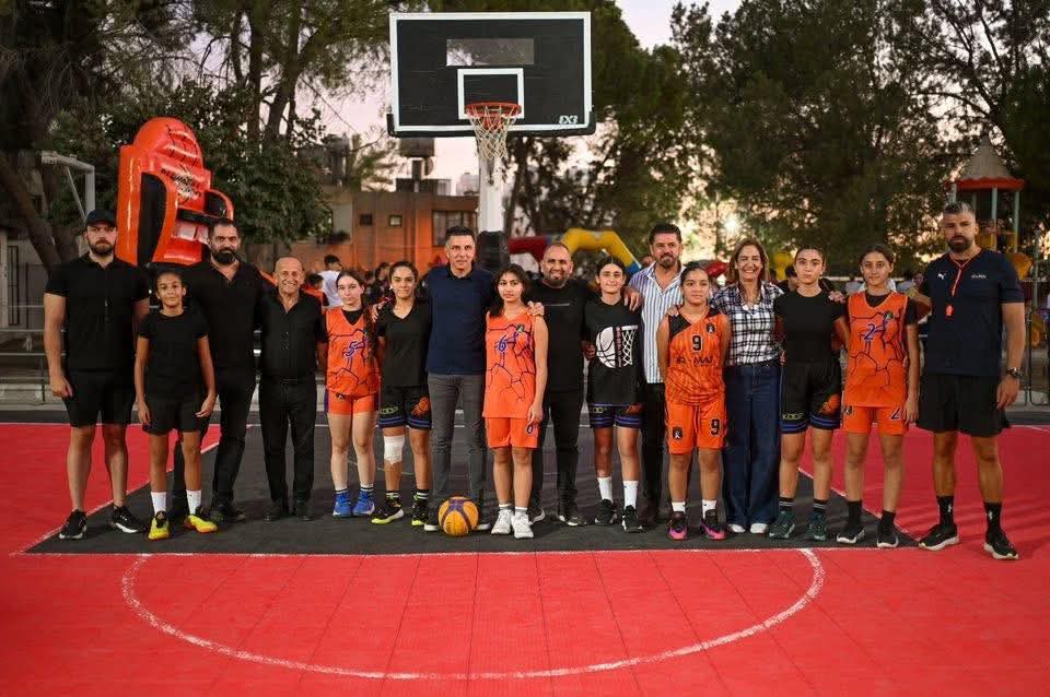 street basketball action at Yalçın Park